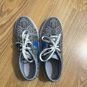 Nike going out shoes size 6